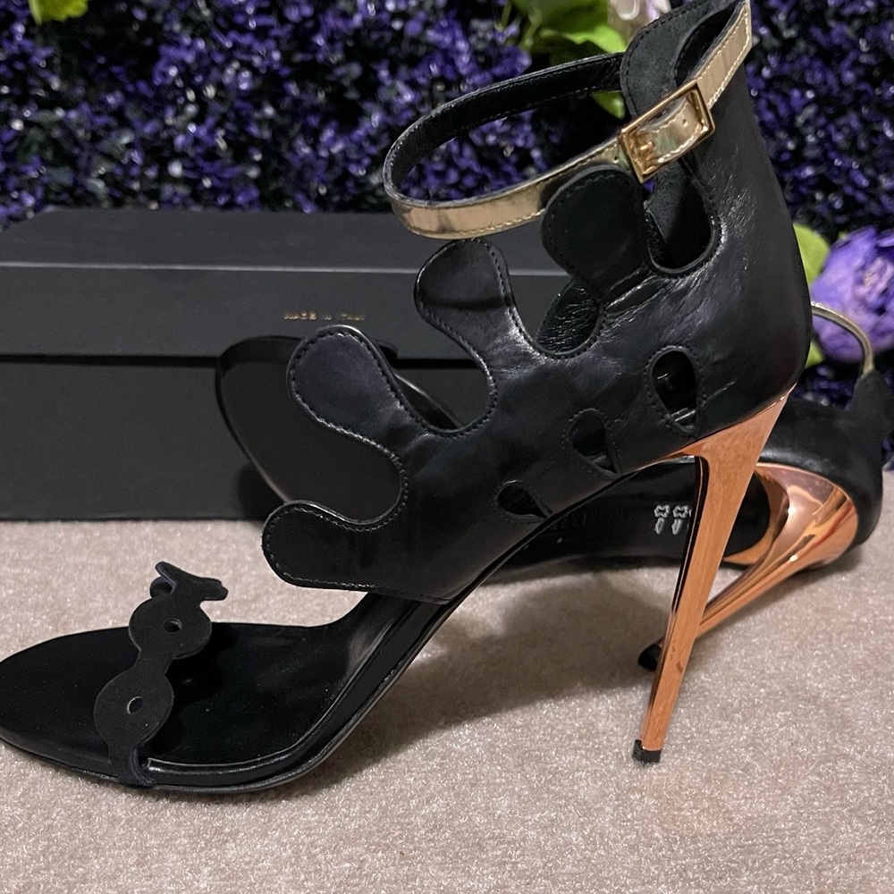 Ivy Kriznner New in the box black high heel sandals sz 41